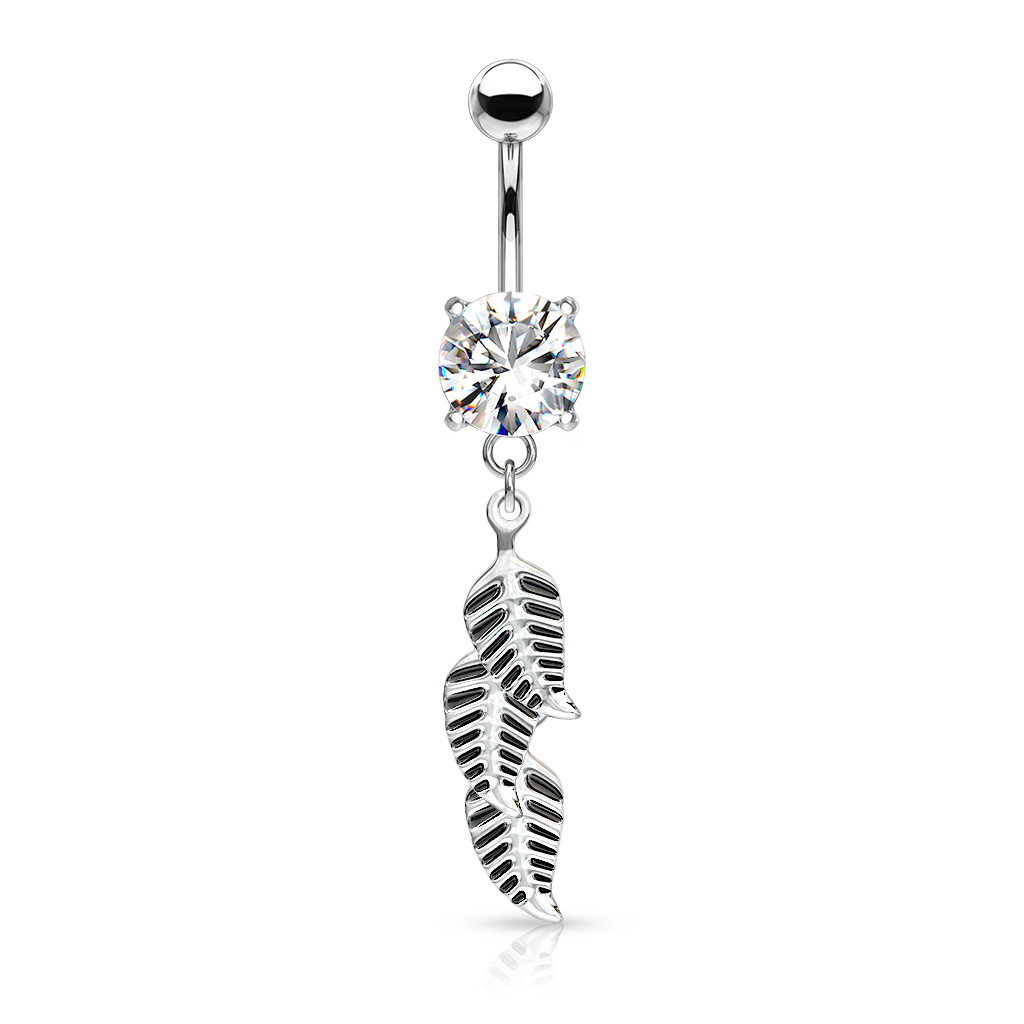 Bauchnabelpiercing mit einem Blätteranhänger