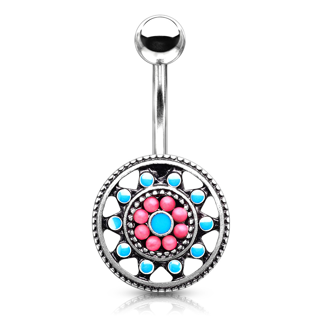 Bauchnabelpiercing mit Emailleschild