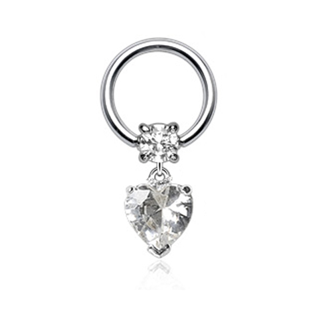 Ring mit einem Herzanhänger